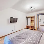 2 Bedroom Cozy In