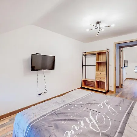 2 Bedroom Stunning Home In Charnois