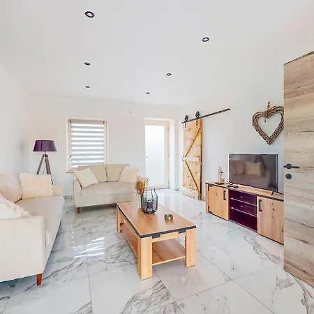Vakantiehuis 2 Bedroom Stunning Home In Charnois Charnois