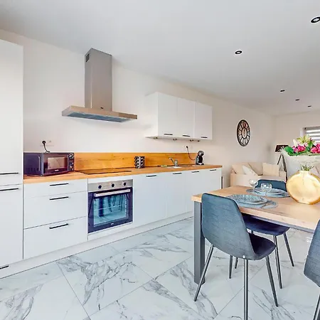 2 Bedroom Stunning Home In Charnois Vakantiehuis